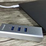 Der Inateck USB-C auf USB-3-Hub am MacBook