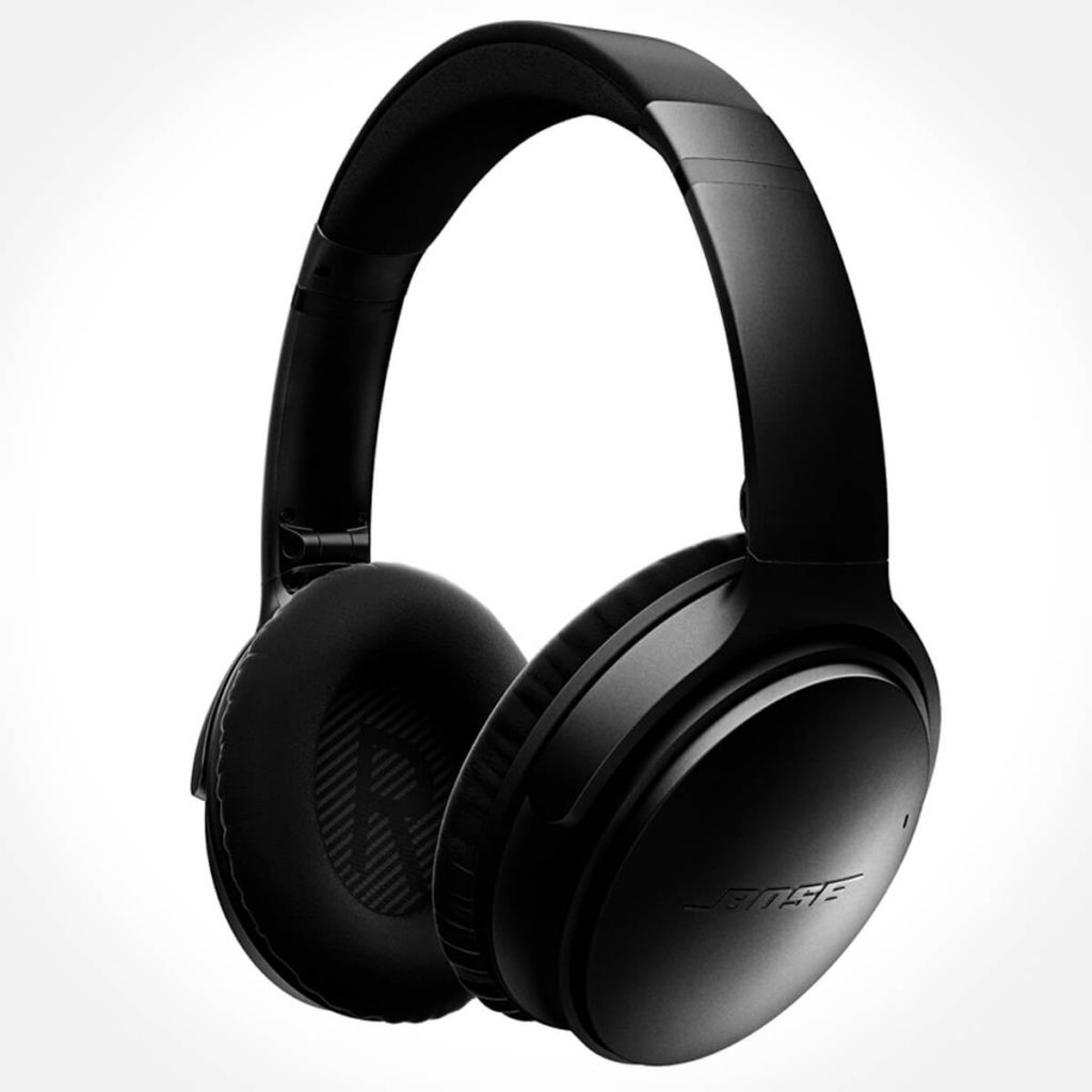 Der Bose QC35 ist ein kabelloser Bluetooth-Over-Ear-Kopfhörer, der nicht nur tadellos Umgebungsgeräusche unterdrückt, sondern auch lange Zeit bequem zu tragen ist.