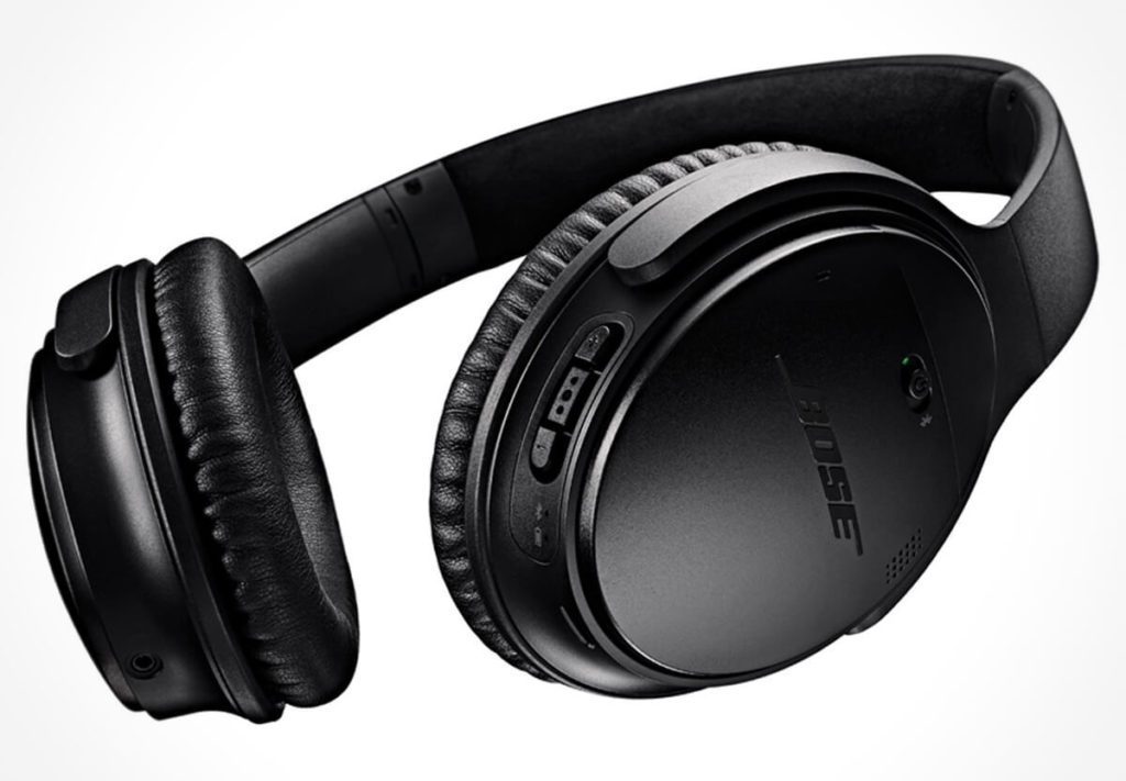 Der Bose QC35 Noice Cancellation Kopfhörer ist der kabellose Nachfolger des QC25, der noch nicht über Bluetooth verfügte (Fotos: Amazon).