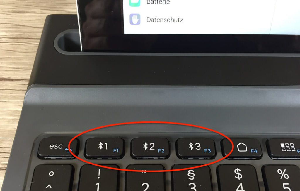 Pairing Tasten auf der ZAGG BT Tastatur