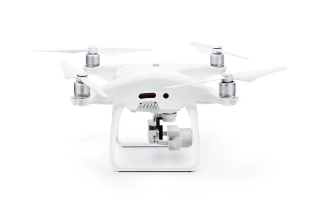 Die neue DJI Phantom 4 Pro Video- und Foto-Drohne mit 4K Videoaufnahme, 7 km Full-HD Videoübertragung, 30 Meter Hinderniserkennung vorn und hinten sowie vielen weiteren ausgefeilten Specs; Bildquelle: dji.com