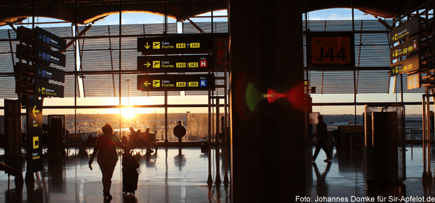 Auf dem Flughafen in Madrid habe ich gute Erfahrungen mit dem WLAN gemacht. Messenger nutzen, um Bescheid zu geben, dass man gut angekommen ist oder gleich abfliegt, funktioniert auf jeden Fall.