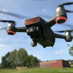 DJI Quadrocopter ohne Propellerschutz in der Luft