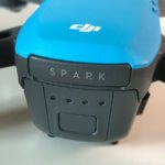 Rückseite der Spark mit Power-Button am Akku