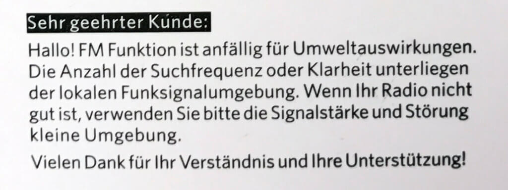 An lustiges Deutsch in Anleitungen muss man sich gewöhnen. Aber im Prinzip versteht man, was sie meinen: Die Qualität des Radioempfangs hängt von der Umgebung ab. ;-)