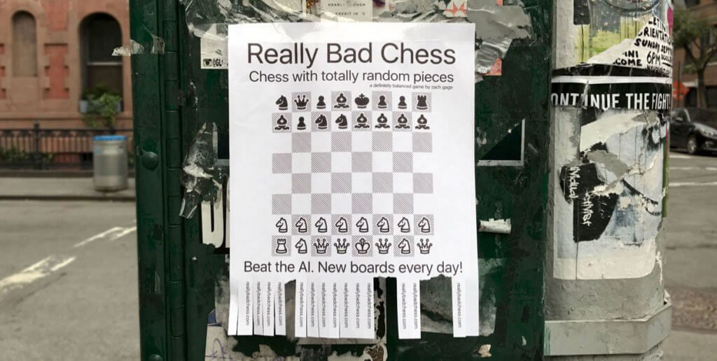 Die Webseite des Schachspiels ist sehr nett gestaltet und zeigt schon die unorthodoxe Art des Entwicklers. ;-) (Quelle: http://reallybadchess.com/)