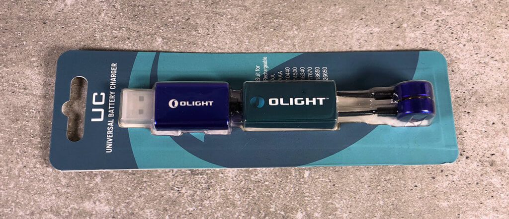 Das Olight Ladegerät in der Verpackung – schon hier relativ klein (Fotos: Sir Apfelot).