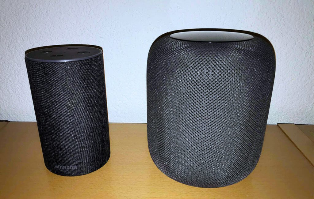 Im Vergleich Alexa gegen HomePod punktet der Siri-Lautsprecher mit besserem Klang während Alexa eindeutig mehr Möglichkeiten bietet Apps von Drittanbietern zu nutzen.