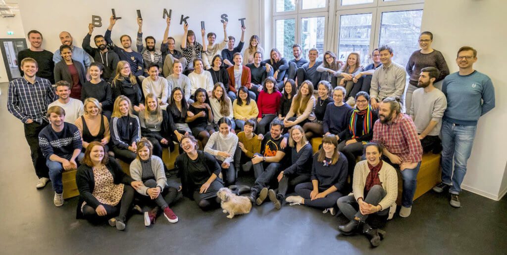 Gut 50 Leute arbeiten bei Blinkist in Berlin daran, Bücher zu "komprimieren" und den Service mit Webseite und App am Laufen zu halten. Eine Besonderheit bei der Firma: Es gibt keinen Chef und keine Hierarchien (Foto: Blinkist).