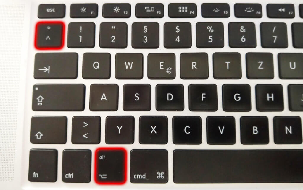 Die Apple Mac Tastenkombination für Anführungszeichen unten ist Alt+^. So erhaltet ihr auch in einer WordPress-Bildunterschrift das „ ;)