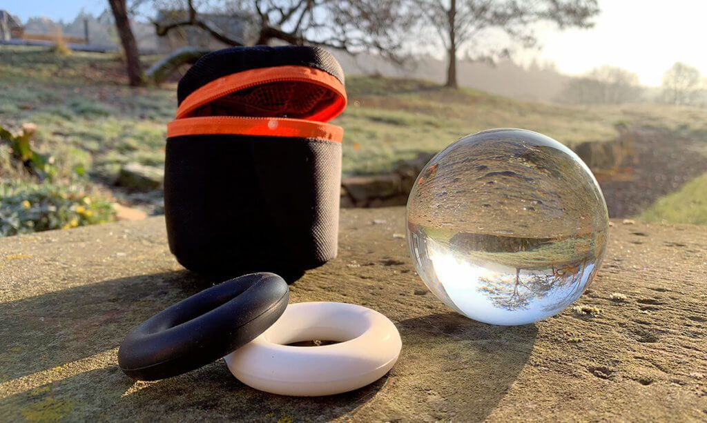 Die Transporttasche und ein Mikrofasertuch sind beim Rollei-Lensball dabei. Die zwei Silikonringe habe ich extra dazu bestellt.