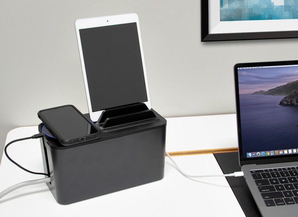 Die "Bluelounge CableBox Mini Station" gibt es sowohl in Schwarz wie auch in Weiß (Foto: Bluelounge).