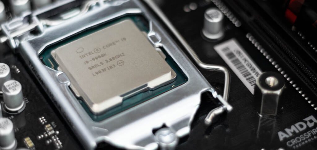 Der CPU soll effizient gekühlt werden? Mit einer Flüssigmetall-Wärmeleitpaste profitiert man dank Gallium oder Indium von einer hohen Wärmeleitfähigkeit. Es gibt aber auch Nachteile, aufgrund derer man vorsichtig vorgehen sollte!