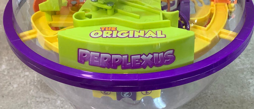 Ich finde das Modell "Perplexus Original" ist das beste Einsteiger-Modell. Den Rookie hat man vielleicht zu schnell durch und dann liegt er in der Ecke.