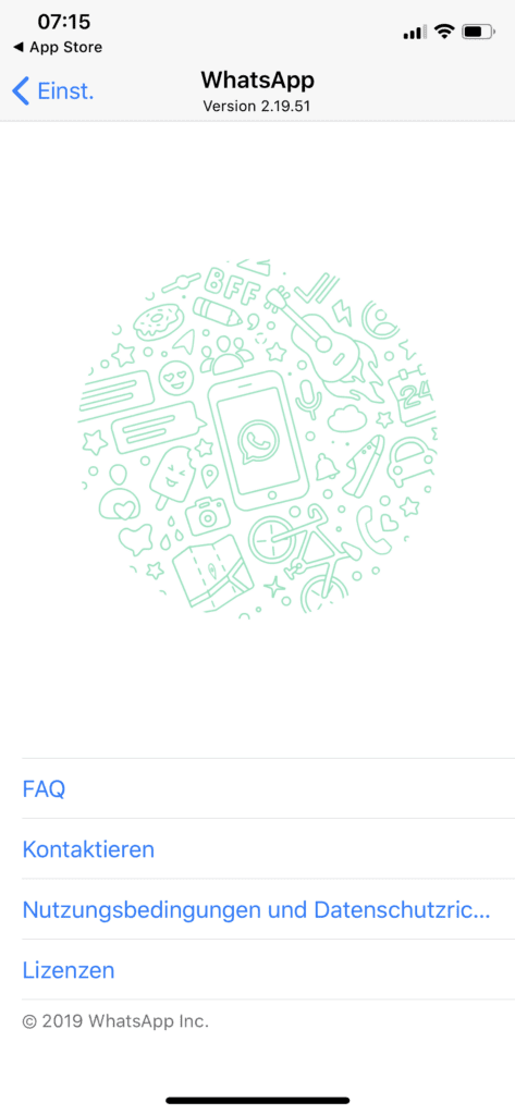 Ganz oben und ganz klein wird die Versionsnummer angezeigt. Hier die mit dem Update versehene WhatsApp Version 2.19.51 unter iOS auf dem iPhone X.