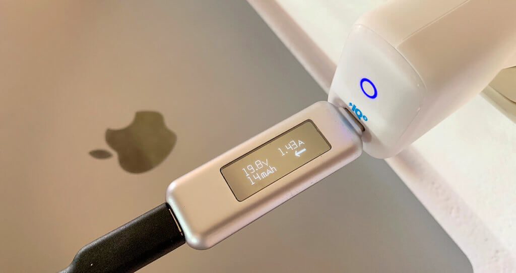 Für das 12-Zoll MacBook ist der PowerPort III mini eigentlich wie geschaffen. Mit 30 Watt deckt er genau die Leistung ab, die auch das Apple Netzteil liefert.