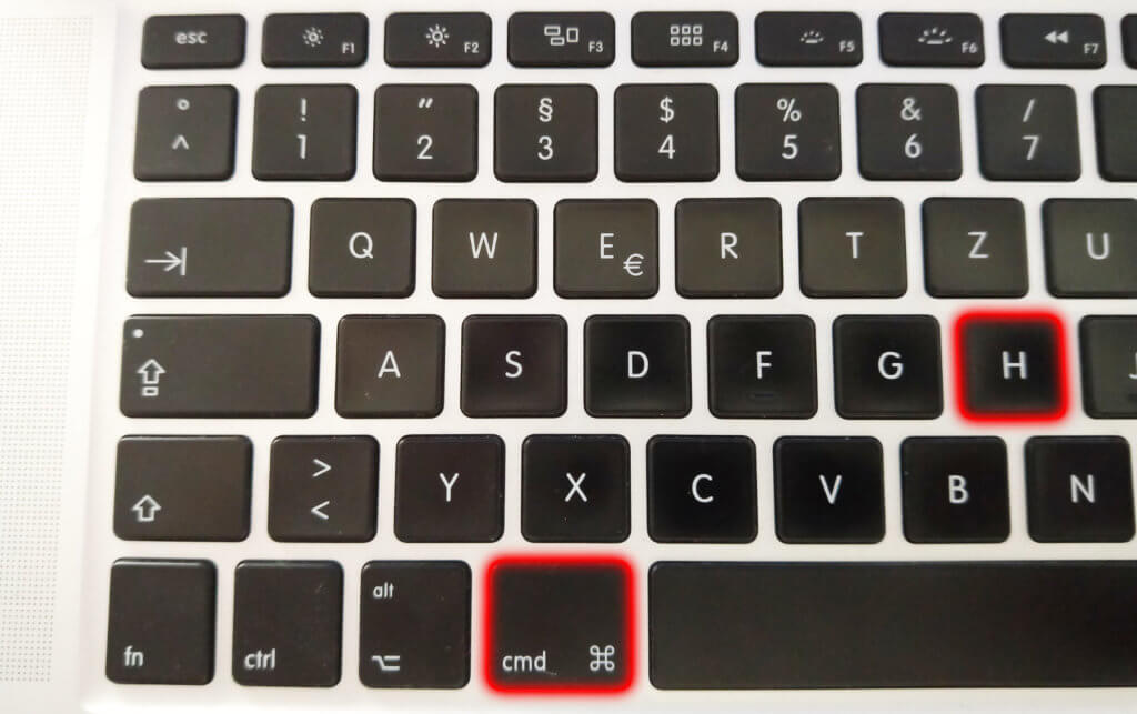 Alle Fenster einer App per Tastatur-Shortcut ausblenden? Das geht, und zwar mit cmd+H. So müsst ihr die einzelnen Fenster nicht in Kleinarbeit minimieren.