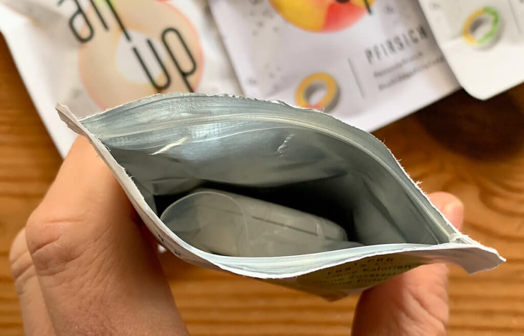 In die Umverpackung mit Zippverschluss kann man einen angebrochenen Duft-Pod legen, wenn man kurzfristig mal einen anderen Geschmack in der air up Flasche möchte.