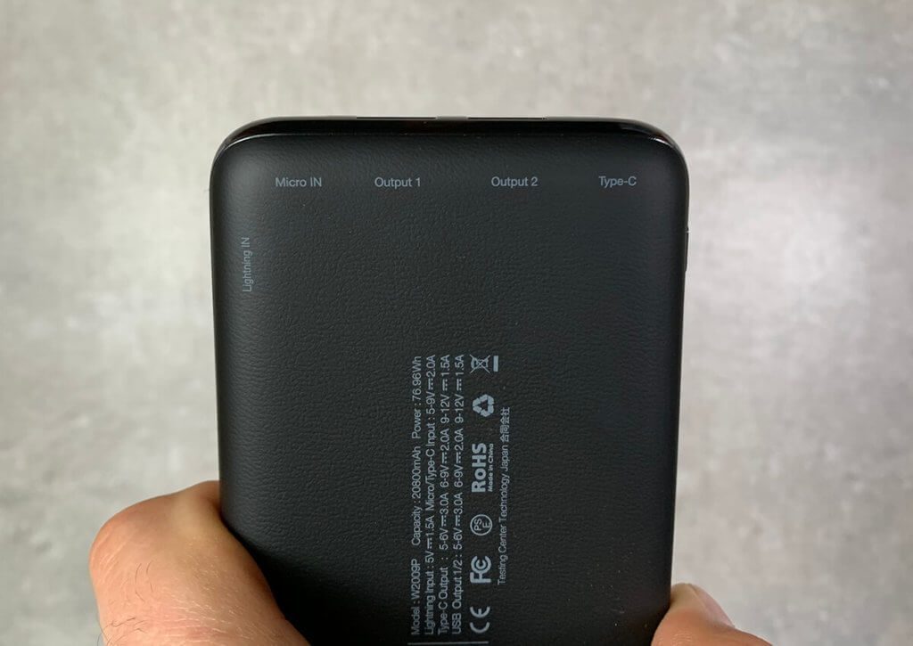 USB-C, Micro-USB, USB-A und Lightning: kaum eine Powerbank bietet soviele verschiedene Ports wie die Charmast Powerbank.