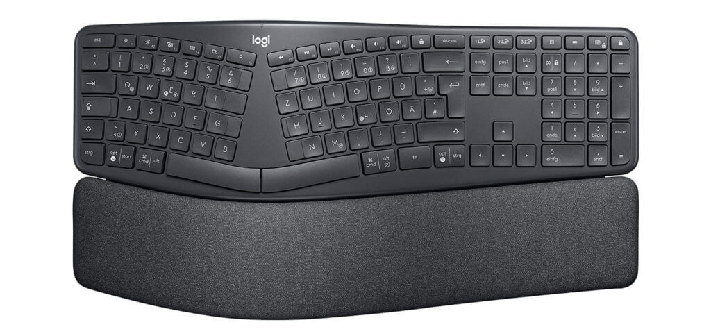 Ergonomisches Tippen mit der Logitech Ergo K860. Die Funktastatur mit geteiltem, geschwungenem Tastenfeld bietet ein QWERTZ-Layout sowie macOS- und Windows-Beschriftungen. 