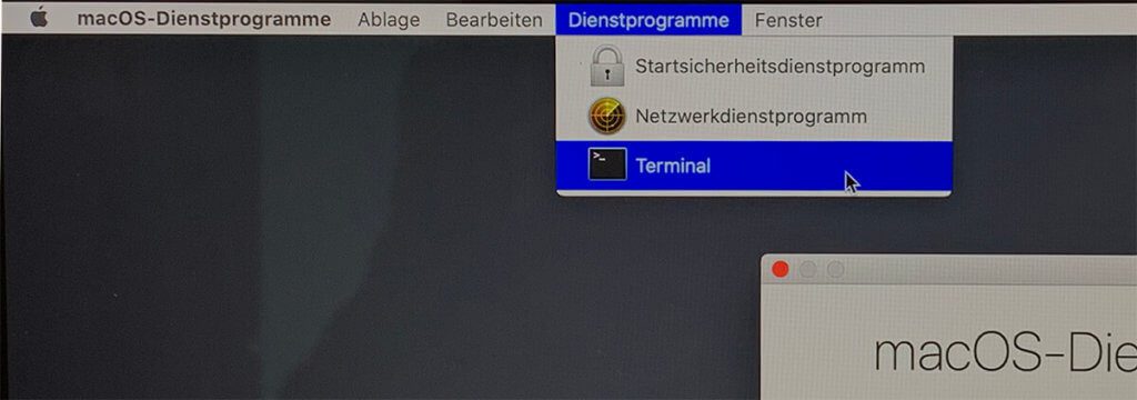 Das Terminal findet man über das Menü "Dienstprogramme".