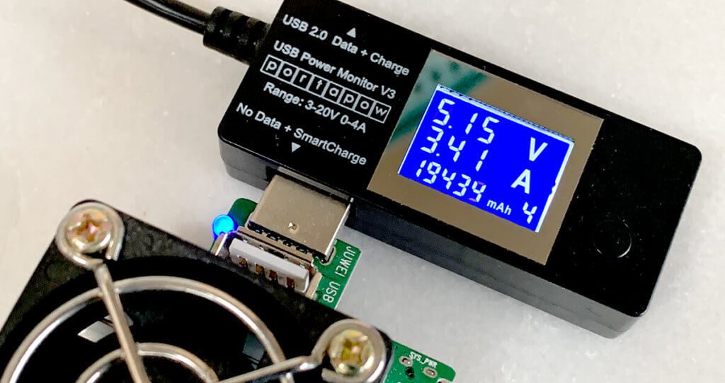 Erst bei einem Wert von ca. 3,5 Ampere am USB-A-Port schaltet das RAVPower-Netzteil ab, um die Elektronik zu schützen.