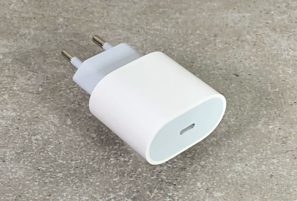 Mit dem iPad Pro und dem iPhone 11 Pro erhält man erstmals einen USB-C-Power-Adapter, der auch USB Power Delivery unterstützt (Fotos: Sir Apfelot).