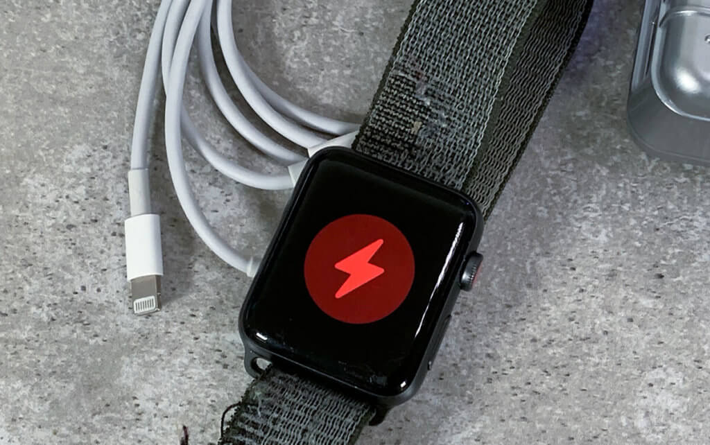 Das osloon Ladekabel erkennt die Apple Watch sofort und startet mit dem Ladevorgang – ohne dauernde Unterbrechungen, von denen manche Bewertungen sprechen.