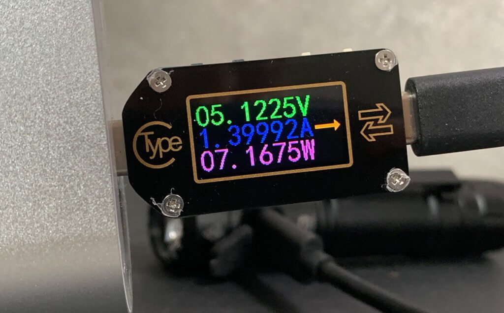 Beim Aufladen über den USB-C-Port nimmt der Akku der Wuben-Taschenlampe 7 Watt Leistung auf, was laut Hersteller deutlich schneller lädt als vergleichbare Taschenlampen, die auf Micro-USB setzen.