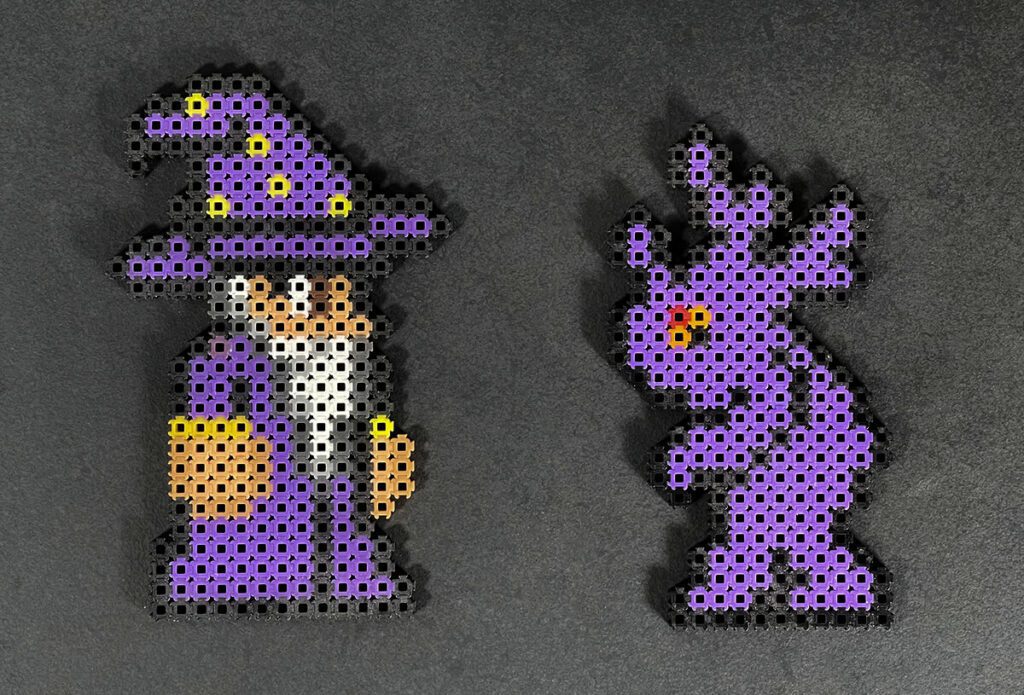 Mein Sohn ist begeisteter Terraria Spieler und hat sich etliche Figuren aus dem Internet ausgesucht und nachgebaut – quasi jeden Pixel in einen Simbrix-Baustein nachgebaut.