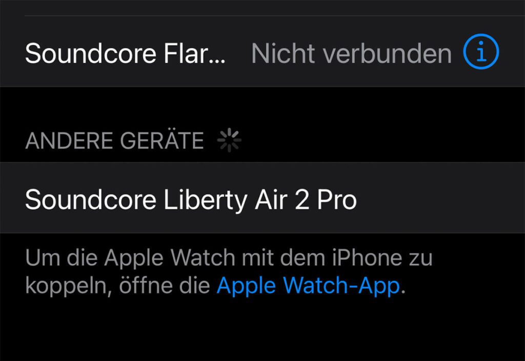 Nach dem ersten Öffnen befinden sich die Soundcore Kopfhörer bereits im Pairingmodus, sobald man das Case öffnet. Man findet sie im Bluetooth-Menü des iPhone ganz unten.