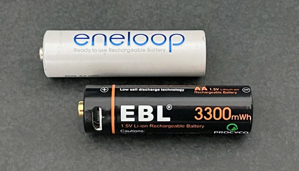 Die "einfachen" Eneloop-Akkus haben 2000 mAh und damit deutlich weniger Kapazität als die EBL Konkurrenz.