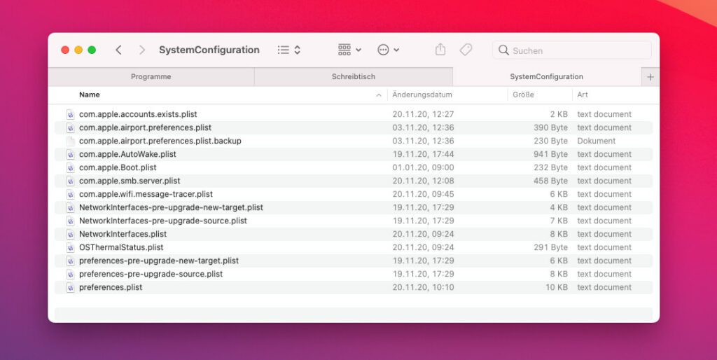 Hier sieht man eine Liste mit plist-Dateien, die in einem Zusammenhang mit macOS stehen. Abgespeichert sind sie im Ordner Preferences > SystemConfiguration.