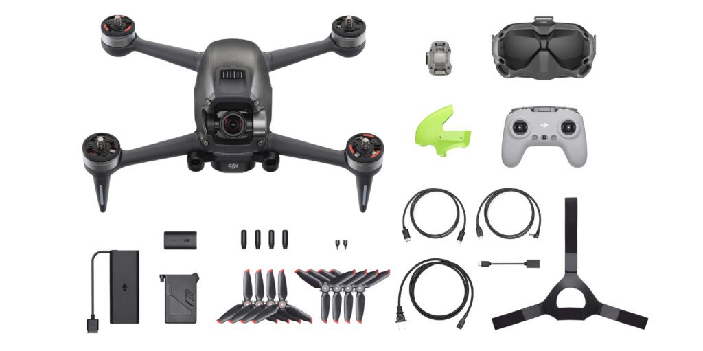 Das ist der DJI FPV Combo Lieferumfang. Auf der Produktseite des offiziellen Shops findet ihr weiteres Zubehör für noch mehr Flugspaß aus der Kamera-Perspektive. DJI FPV Preis, kaufen, Shop