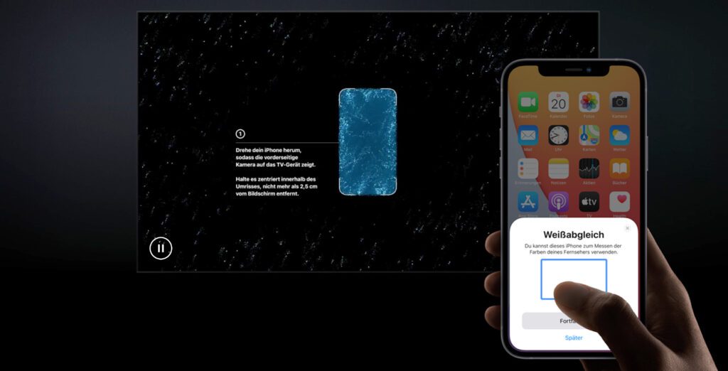 Die neue Farbbalance-Funktion für den Weißabgleich am Fernseher mit Apple TV und iPhone wird durch Meldungen auf beiden Bildschirmen sehr leicht umsetzbar gemacht.