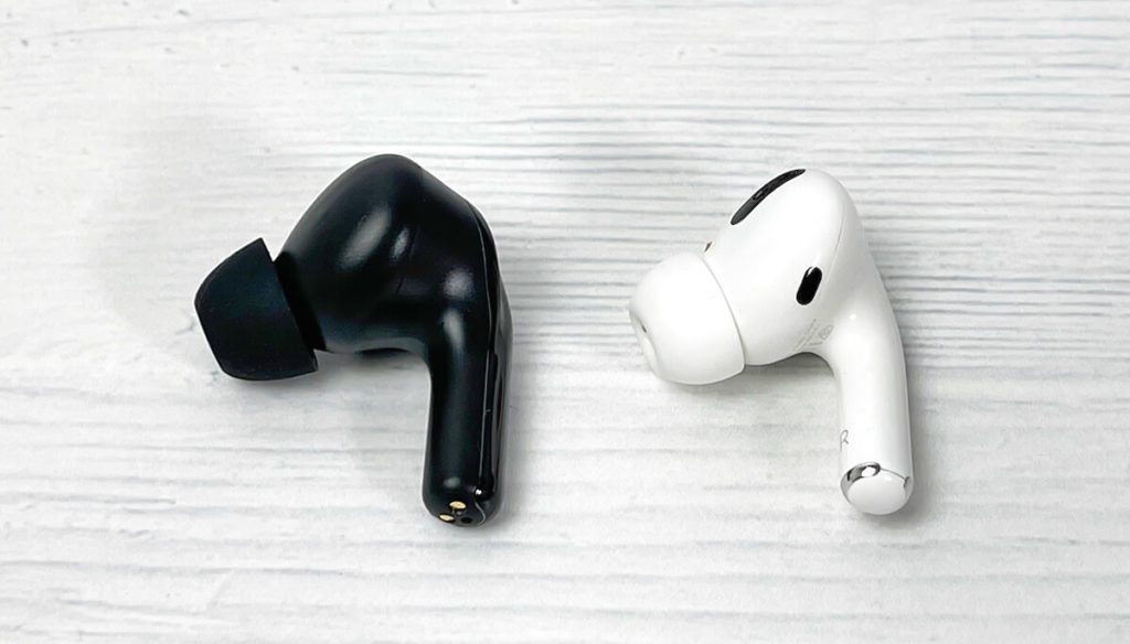 Klanglich sind die Tribit FlyBuds C1 und die AirPods Pro von Apple sehr nah zusammen, wobei die Apple Kopfhörer etwas mehr Bass bieten.