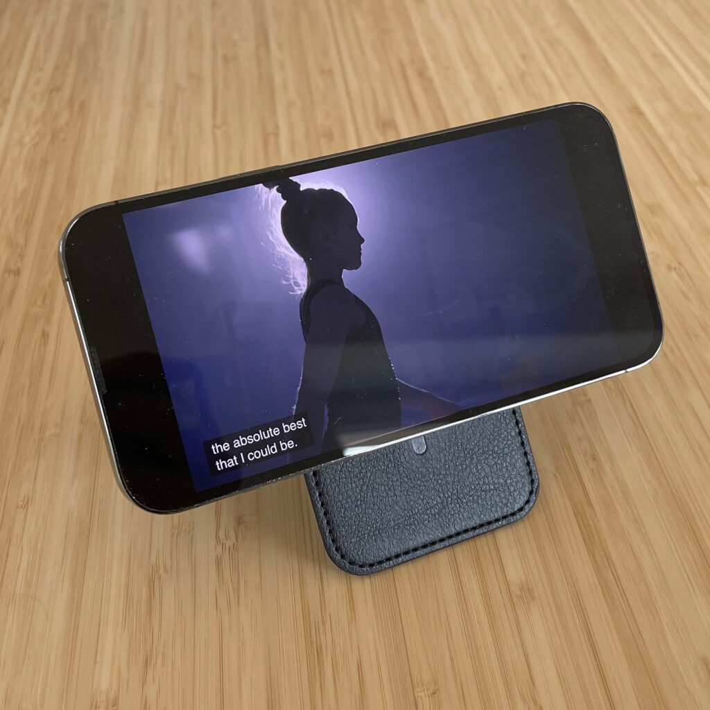 ESR HaloLock Wallet Stand im Test