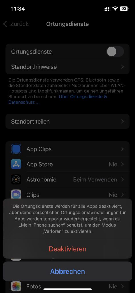 Deaktiviert ihr die Ortungsdienste komplett, dann findet keine Standortabfrage mehr statt – weder von Apps noch von anderen Diensten. Dazu und zu den Ausnahmen informiert der Warnhinweis beim Betätigen des virtuellen Schalters.