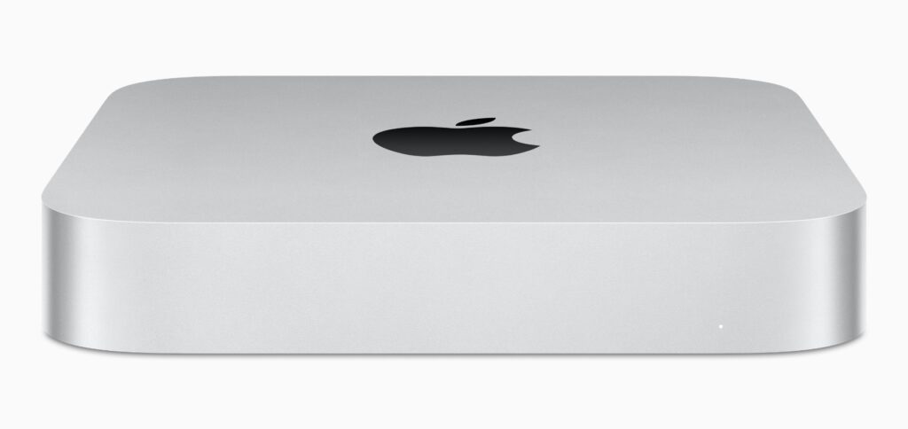 Der neue Mac mini kann mit dem M2 Chip sowie mit dem ebenfalls neuen M2 Pro Chip ausgestattet werden. So stehen bis zu 12 CPU-Kerne, 19 GPU-Kerne, 32 GB Arbeitsspeicher, 8 TB SSD-Speicher und 10-Gigabit-Ethernet zur Verfügung. Was das kostet, das lest ihr in diesem Beitrag.