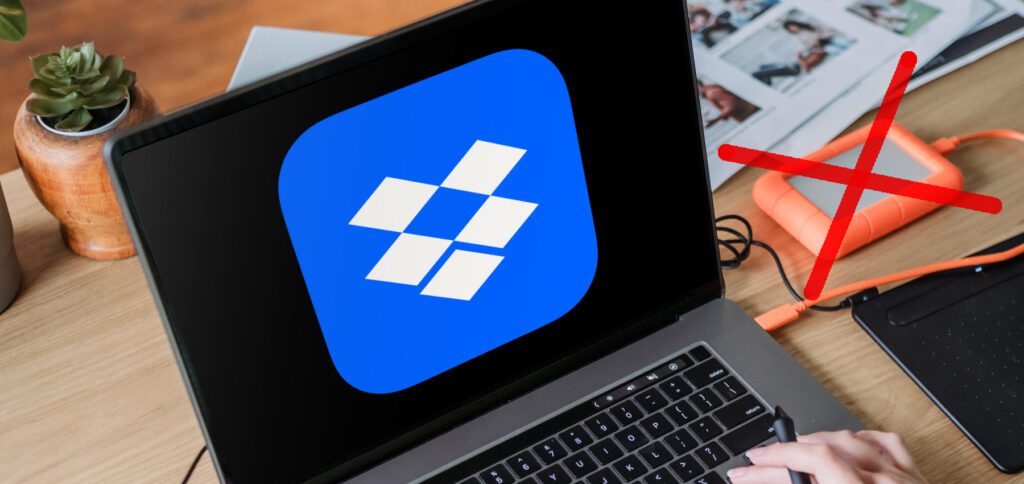 Vielleicht betrifft es euch schon, vielleicht steht es euch noch bevor: Wird für Dropbox oder einen anderen Cloud-Speicher am Mac der neue Speicherort ~/Library/CloudStorage umgesetzt, dann verschwindet die Unterstützung von externen Festplatten.