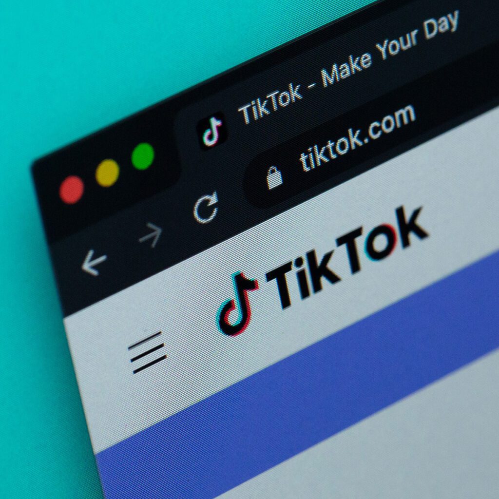 Sei kreativ, wenn es darum geht, sich einen guten Benutzernamen für TikTok auszudenken (Foto: Amanda Vick/Unsplash).