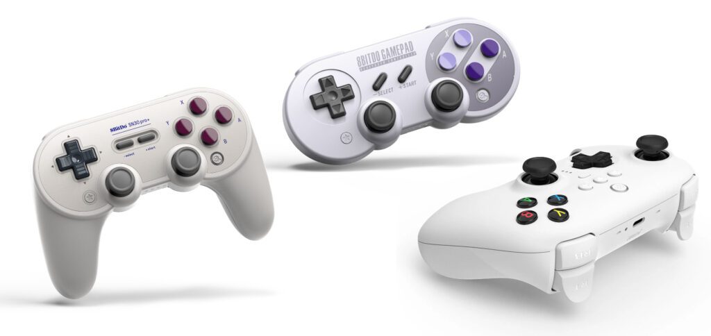 Diese und weitere 8BitDo Controller können als Steuerelemente für Videospiele mit dem Mac, iPad, iPhone und Apple TV gekoppelt werden. In diesem Ratgeber findet ihr alle Modellbezeichnungen, Hilfe für die Verbindung per Bluetooth und Kabel sowie fürs Remappen. Bilderquelle: 8BitDo