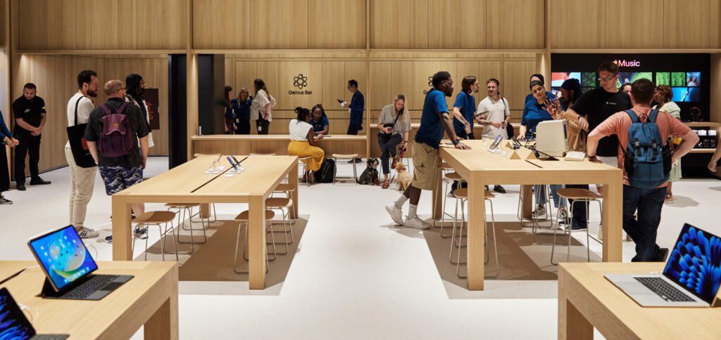 Laut Mark Gurman soll es ab August 2023 möglich sein, die im Apple Store gekauften und individualisierten Geräte einfach vor Ort zu bezahlen, sie dann aber nachhause geliefert zu bekommen. Das soll auf allen Seiten Vorteile bieten. Bilderquelle: Apple.com